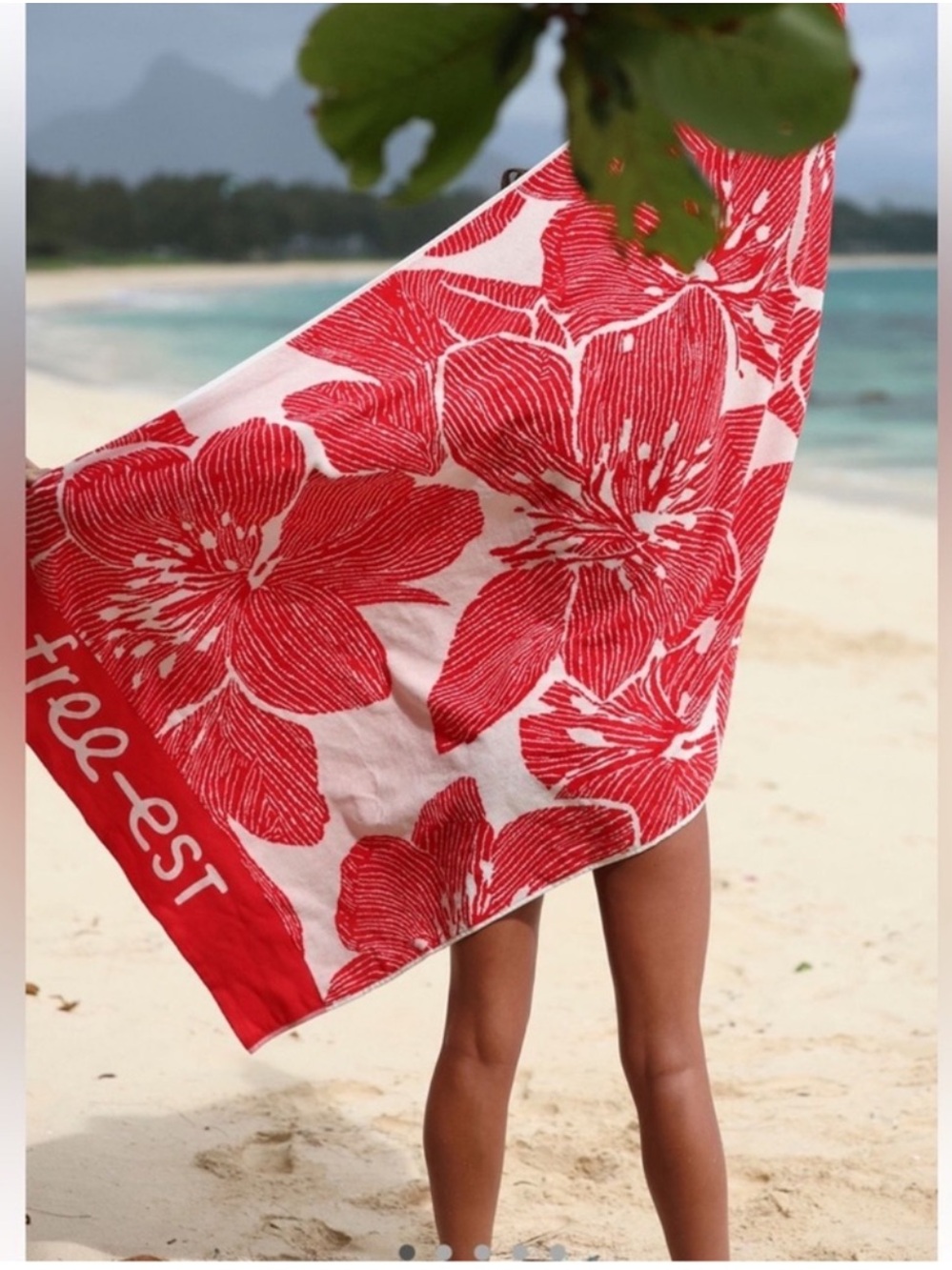 NWT Free-est Coastal Wildflower Beach Towel
